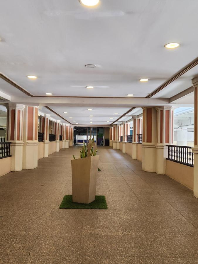 Spacious Cozy Suite At The Venice Mall With Free Parking And Washing Machine (Adults Only) Taguig Bagian luar foto