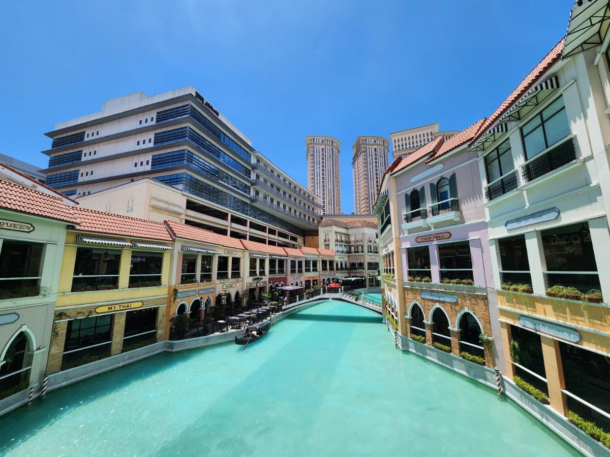 Spacious Cozy Suite At The Venice Mall With Free Parking And Washing Machine (Adults Only) Taguig Bagian luar foto