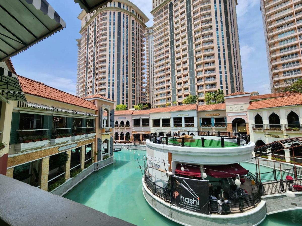 Spacious Cozy Suite At The Venice Mall With Free Parking And Washing Machine (Adults Only) Taguig Bagian luar foto