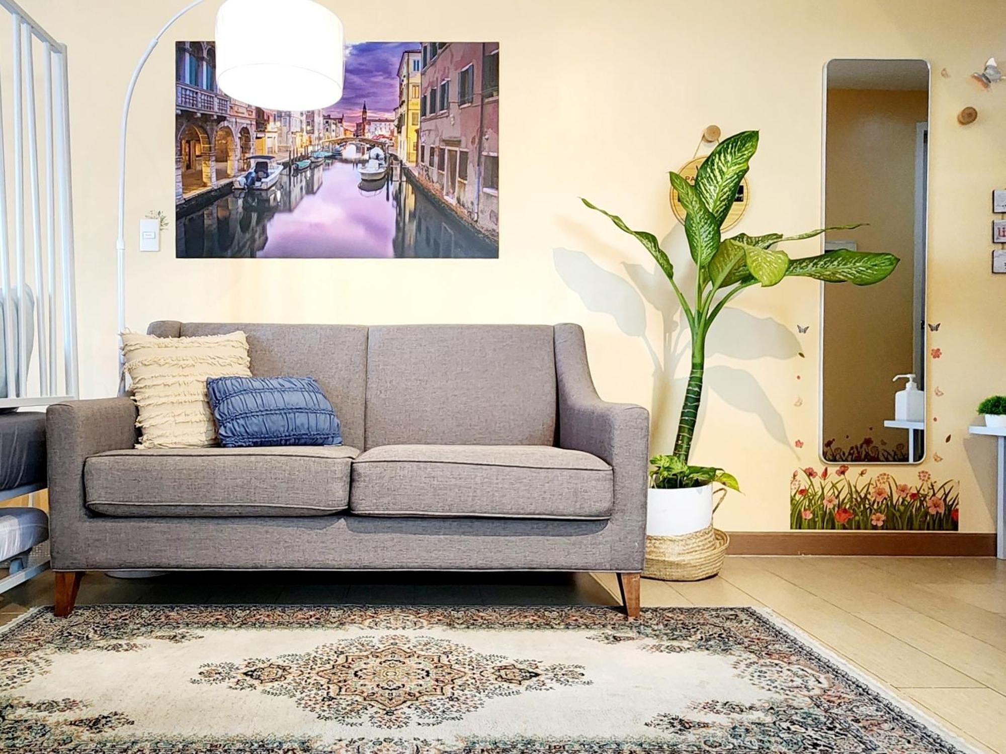 Spacious Cozy Suite At The Venice Mall With Free Parking And Washing Machine (Adults Only) Taguig Ruang foto